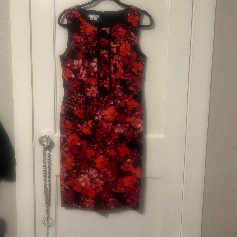 Black/red dress